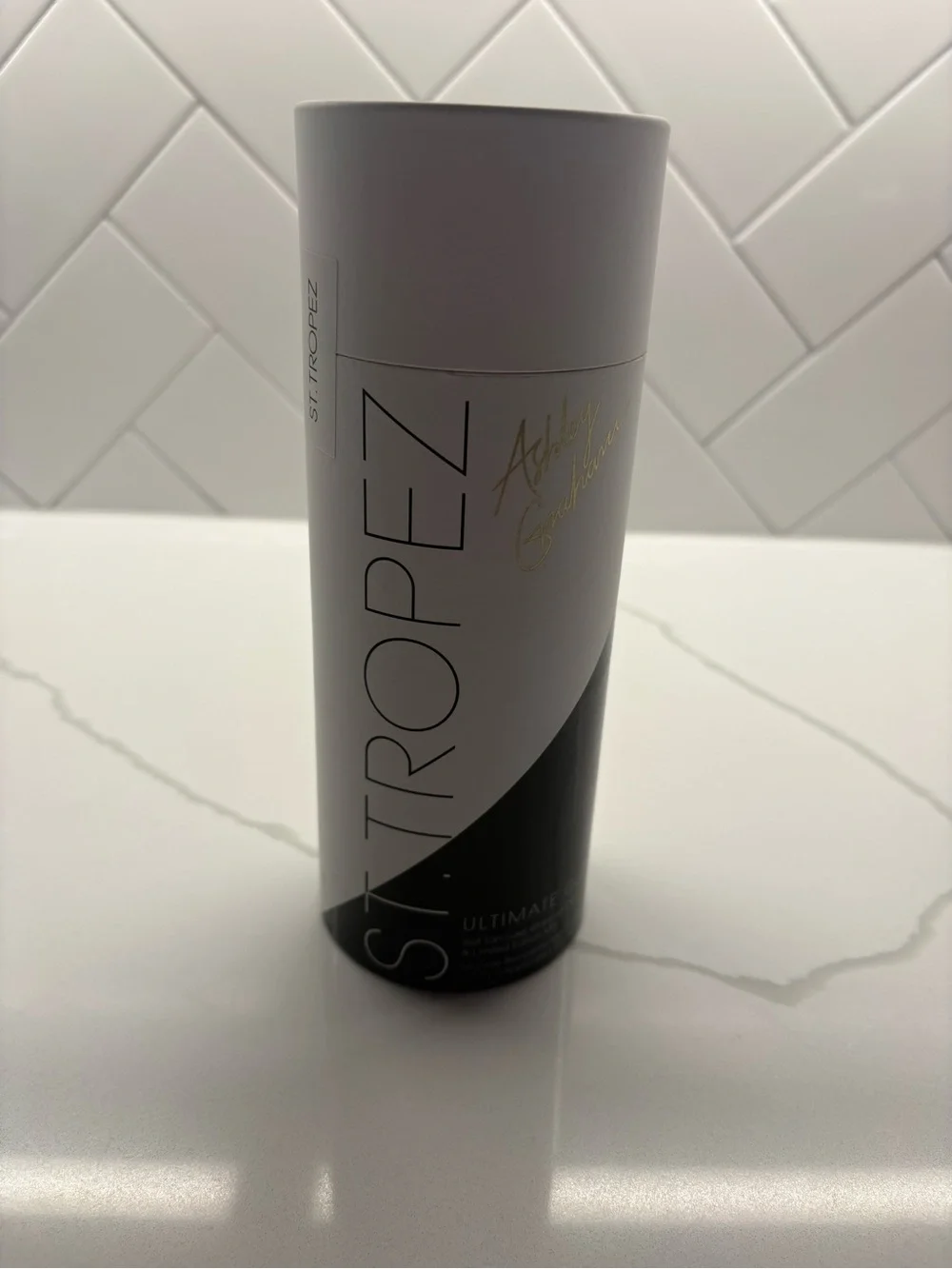 St. Tropez Ultimate Glow Self-Tan Mousse - White, Black, Gold - Picture 7 of 7